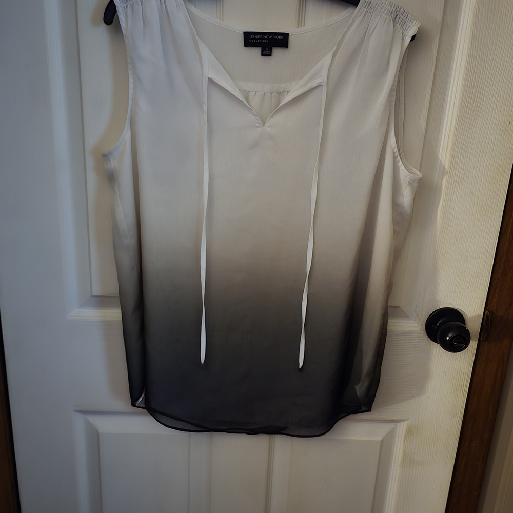 Jones New York White and Gray Blouse with Long Sleeves